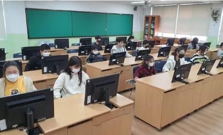 Wolam Elementary School blended classroom with online collaboration tools including Google Classroom and Zoom